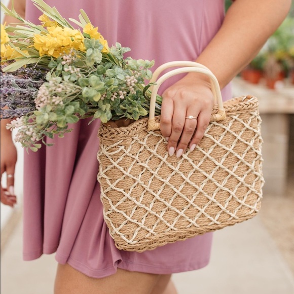 Diamond Weave Straw Bag - Picture 2 of 10